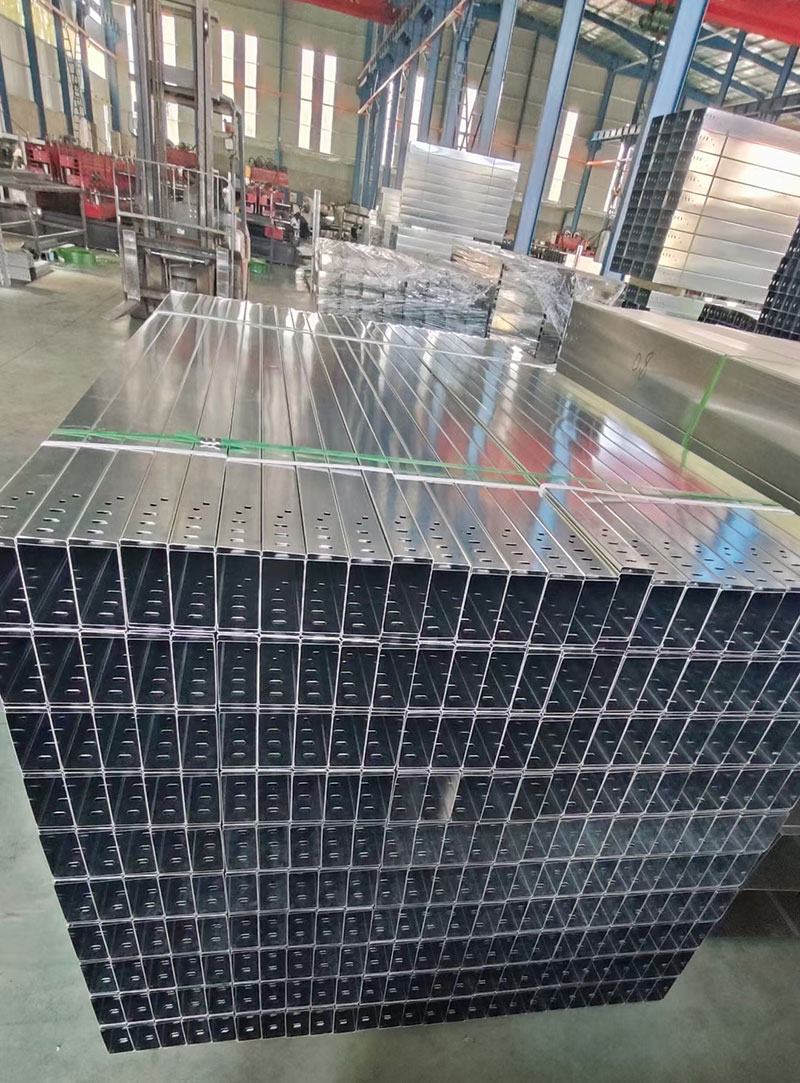 <b>热镀锌电缆桥架</b>